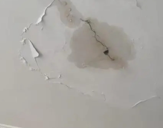 白朗阳台漏水维修公司分享下屋面防水工程质量问题原因分析